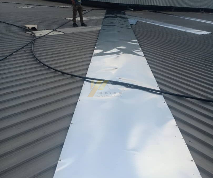 Install stainless steel ridge capping at Taman Mount Austin